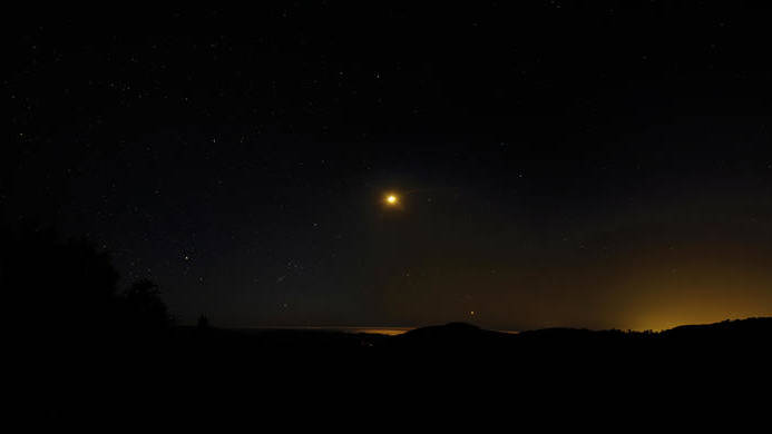 Alpine road near Palo Alto, looking towards the Pacific ocean, with Pleiades visible above Venus near the bottom center; G9